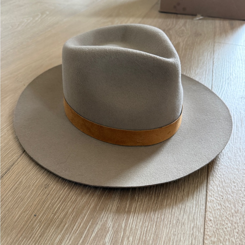 Janessa Leone Ross Hat, almost like new